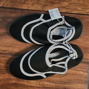 NWT water shoes